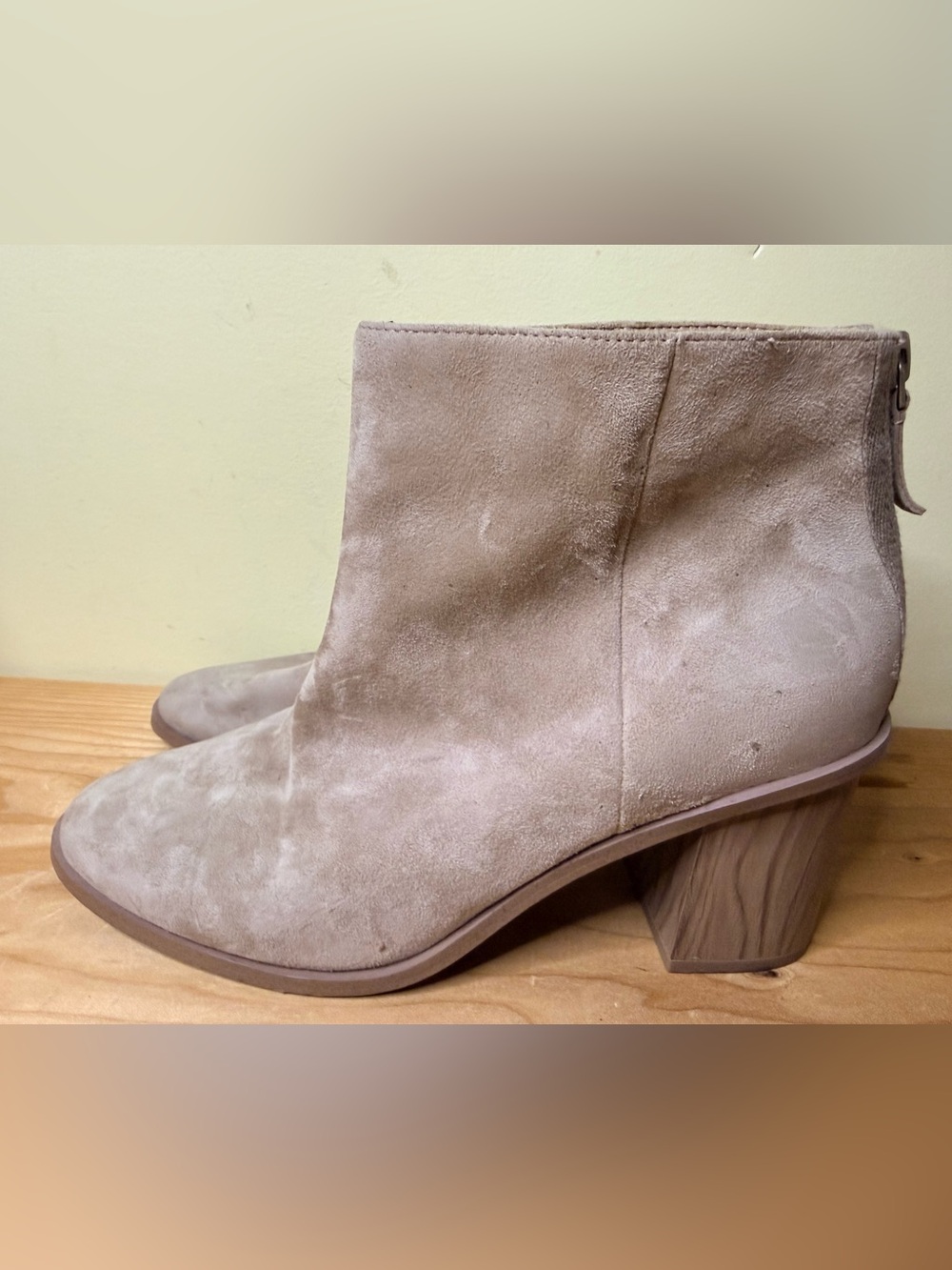 Splendid Ankle Booties Taupe Suede Leather Back Zip Sz 9 FLAWS